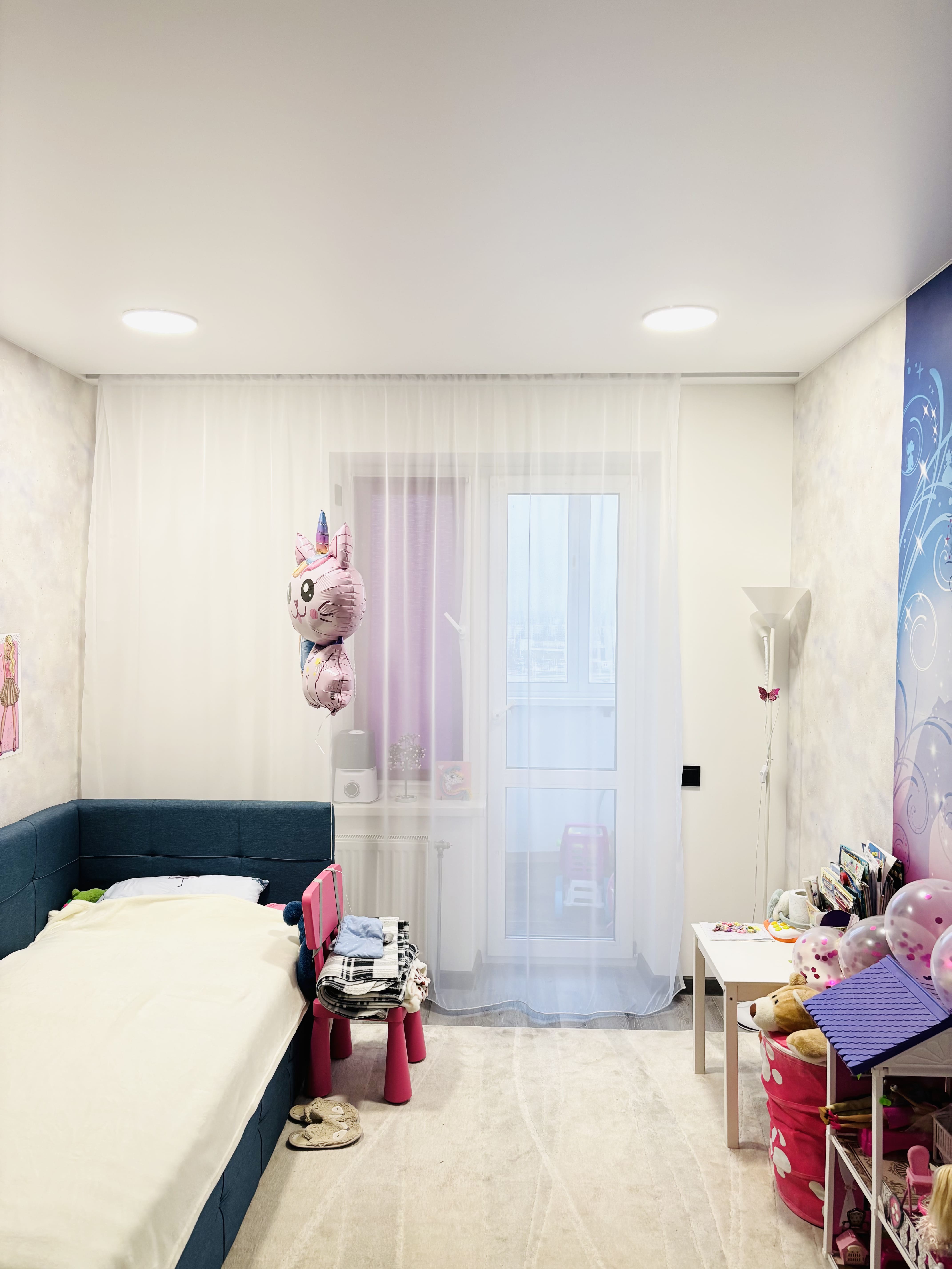 Точечные светильники в натяжном потолке — работа Метр Плюс